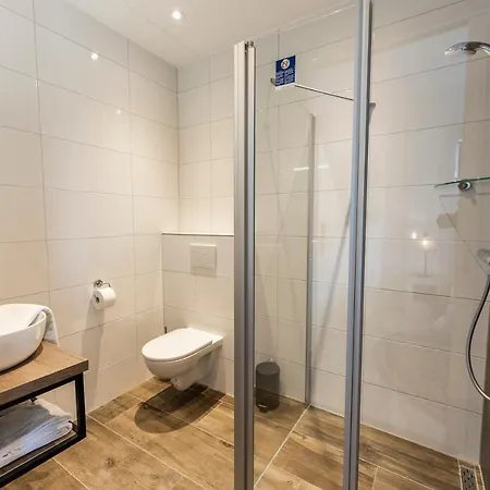 Tesselhof 4*